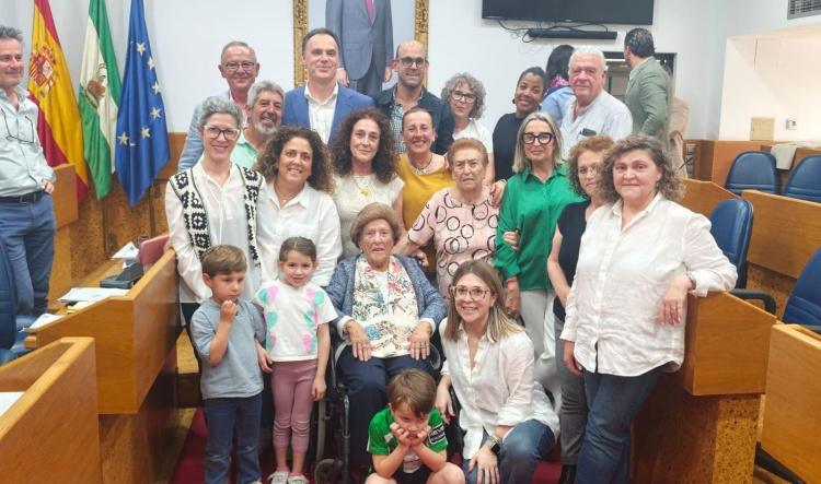 El Pleno del Ayuntamiento aprueba dedicar una plaza pública a María Jesús García Ruiz “La Birira”, histórica Corralera de Lebrija