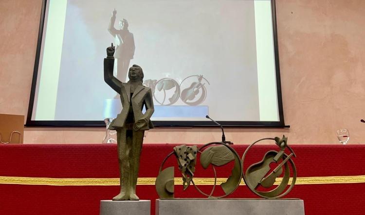 El Ayuntamiento impulsa el monumento a Juan Peña “El Lebrijano” un Conjunto-Monumento diseñado por Augusto Arana concebido como homenaje permanente al artista