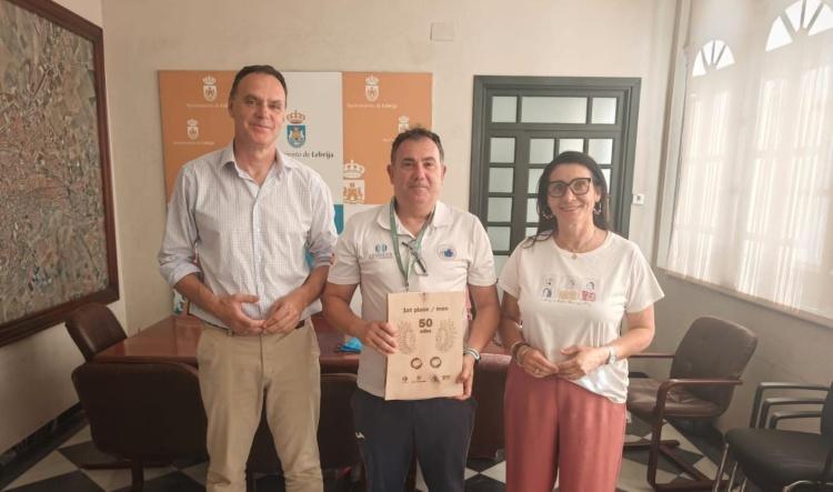 El alcalde y la delegada de Deportes reciben al deportista lebrijano Nacho Ramírez tras sus logros deportivos