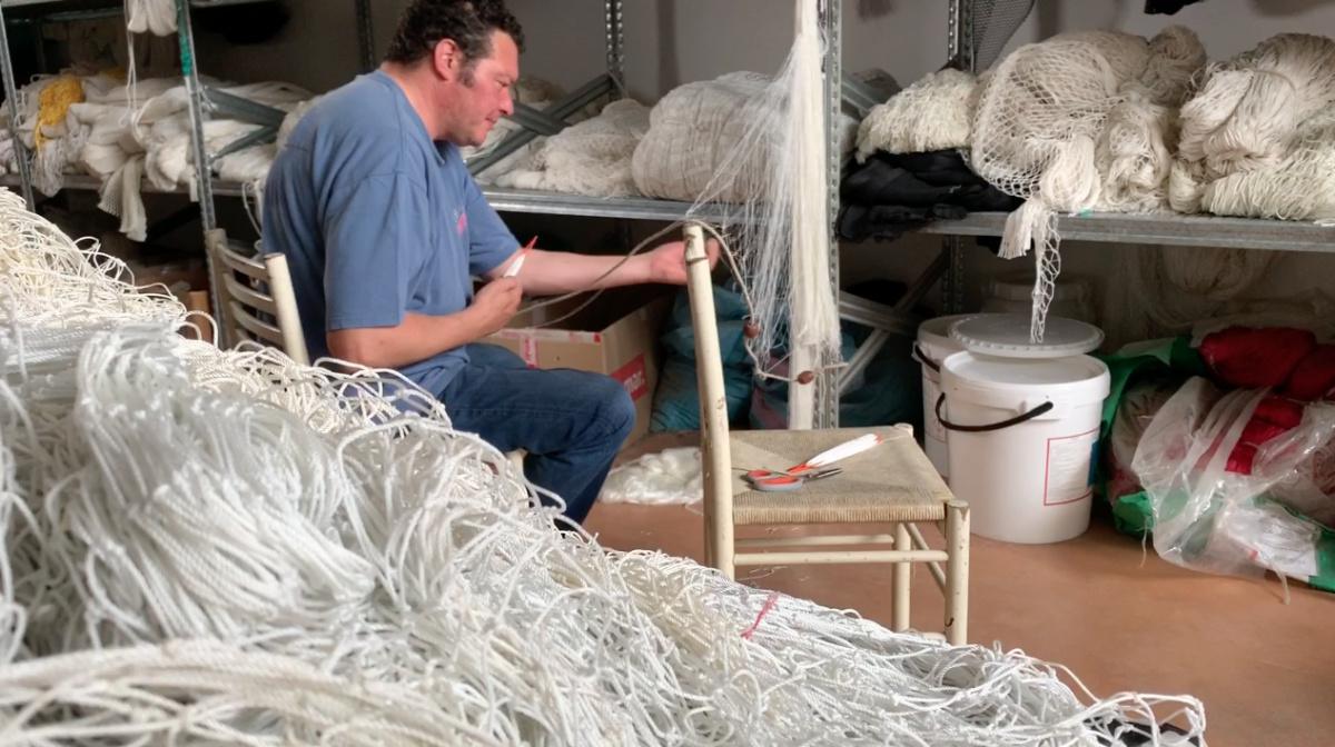 Caorle, il riparatore di reti Caorle, il riparatore di reti
