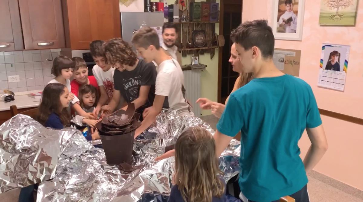 10 figli, 12 sorrisi: una famiglia Extralarge! 10 figli, 12 sorrisi: una famiglia Extralarge!