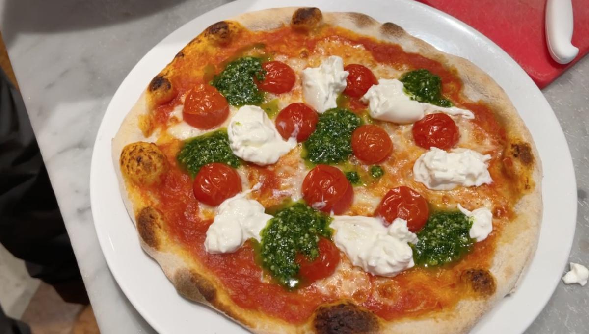 La pizza, un viaggio intorno alla vita