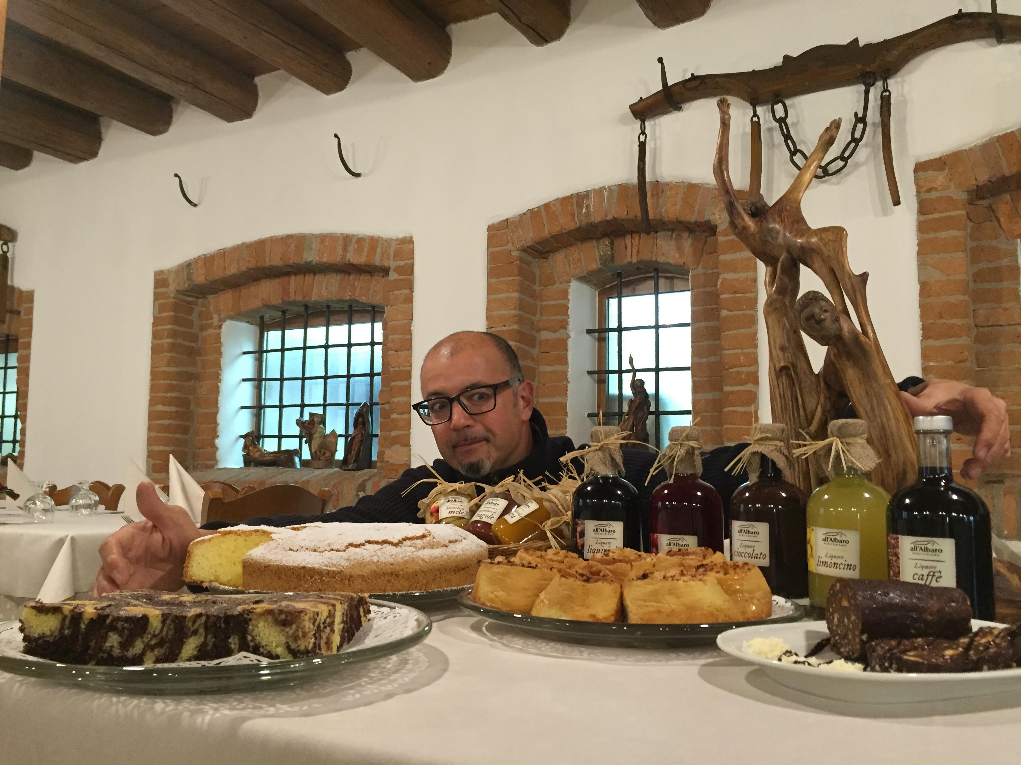 NO, SOLO UNA SBIRCIATINA, PROMESSO!