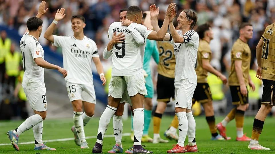 Victoria en el Bernabéu en la despedida de dos leyendas 2-0.