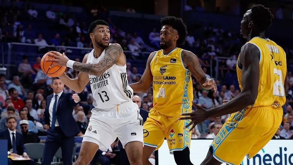 Almansa debuta en partido oficial con el Real Madrid