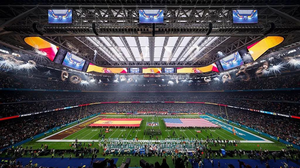 El Bernabéu disfrutó con el histórico partido entre los Dolphins y los Commanders