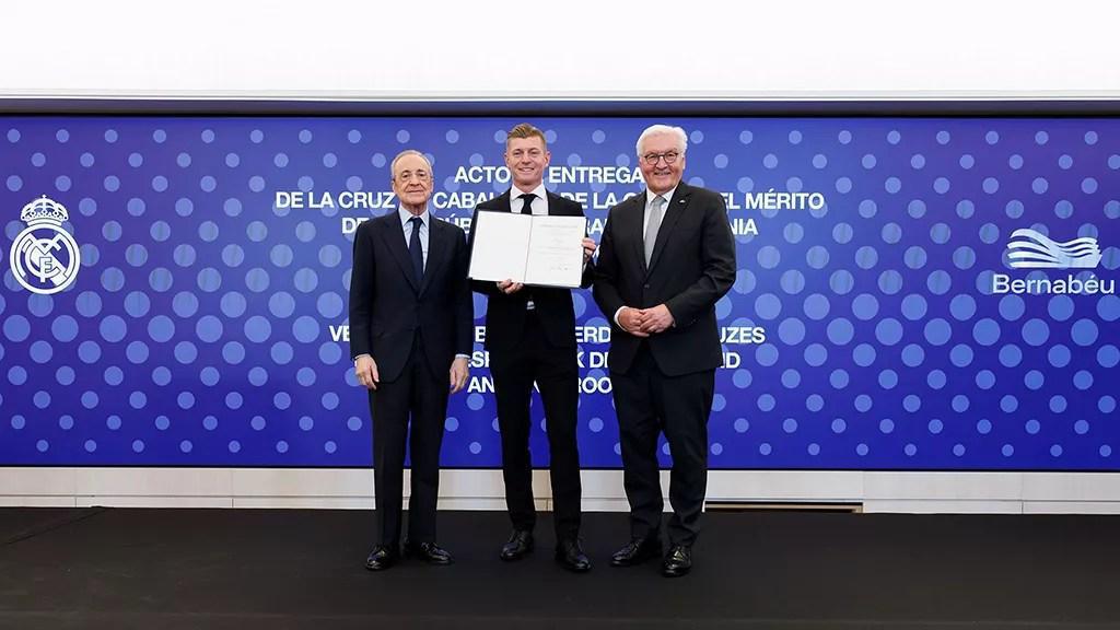 Kroos recibe la Cruz de Caballero de la Orden del Mérito de la República Federal de Alemania