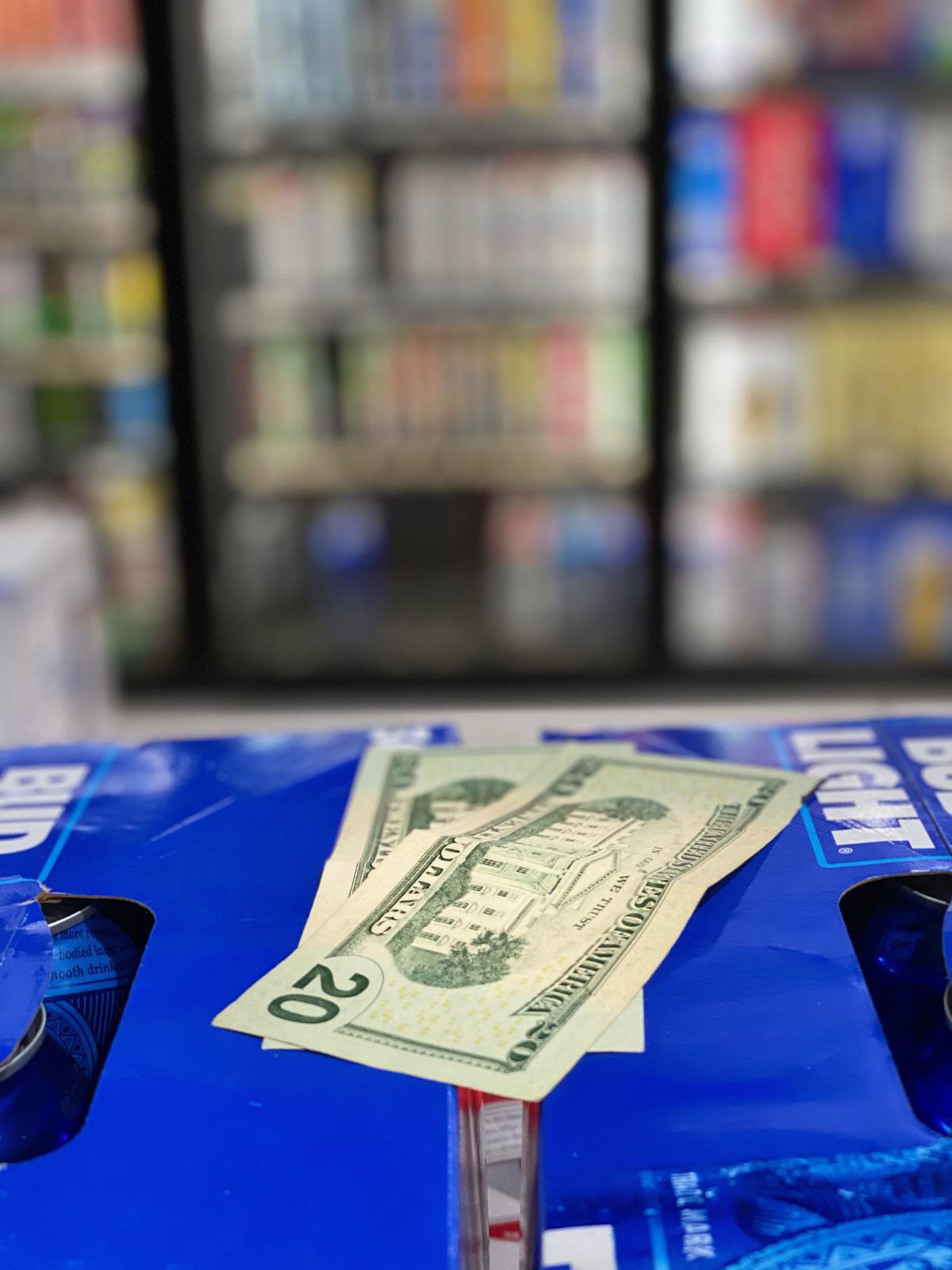 SUPER LIQUOR---$$40$$--- Blue Green Plaza