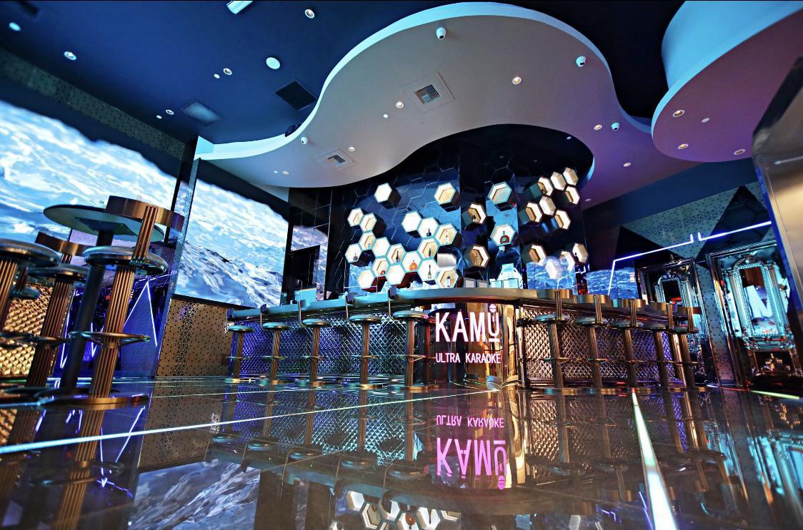 To make it easier for Vegas Kickback drivers, Kamu Karaoke is offering to send a staff member to meet your guests at the Uber / Lyft drop off location at Palazzo. 