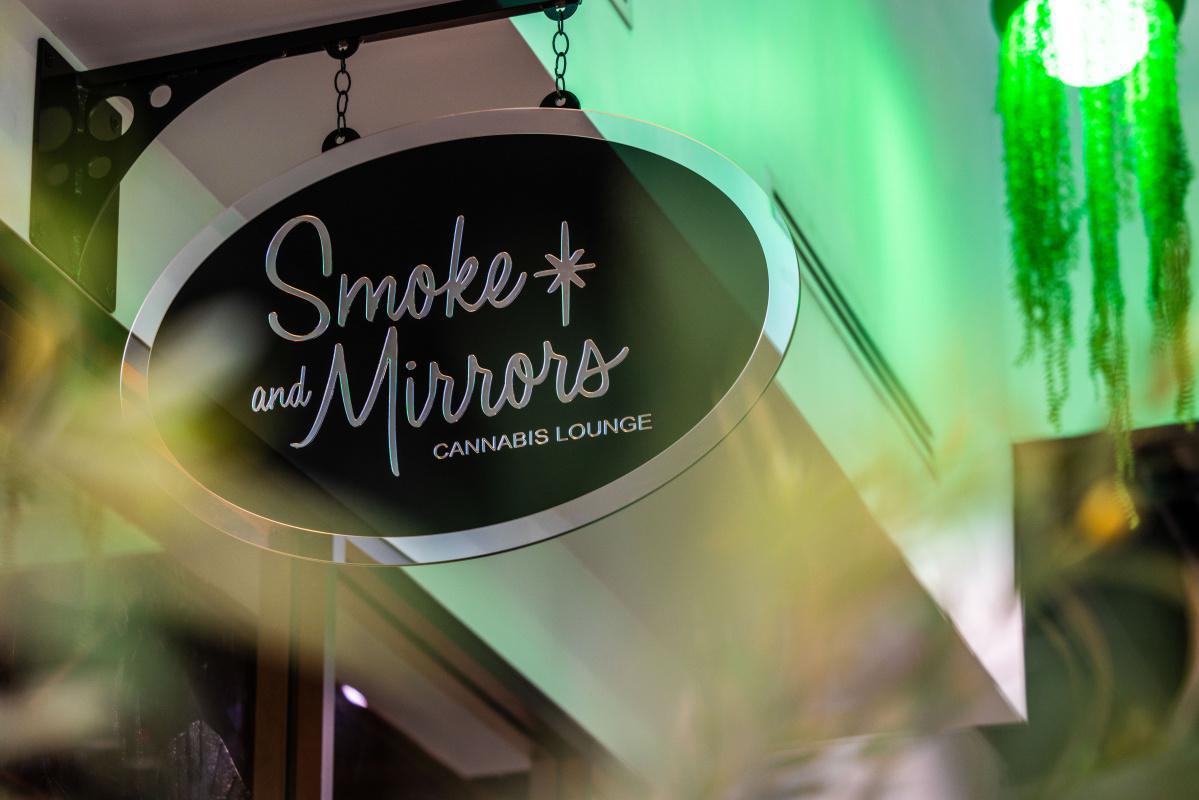  🎶 Pre-show Phish hangout at Smoke & Mirrors! 🎶. Perfect spot to chill and get high before the concert. All Phish music. Tell your riders! 🎸 🍃 