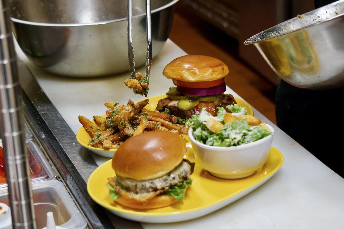 Free Burger to all drivers who drop off customers to Joy Burgers! Free Burger to all drivers who drop off customers to Joy Burgers!