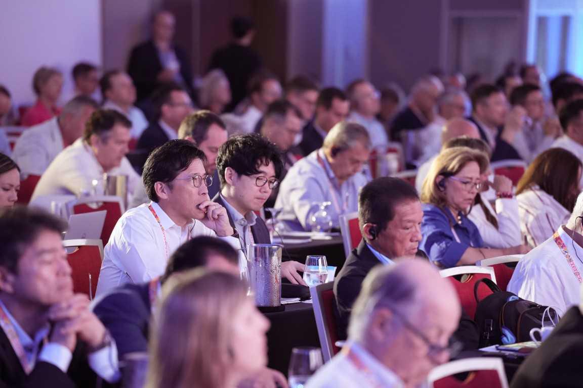 14:00 Press Conference