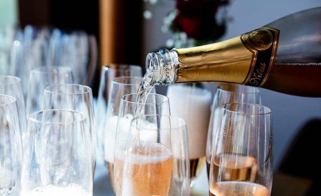 16:30 Drinks Reception