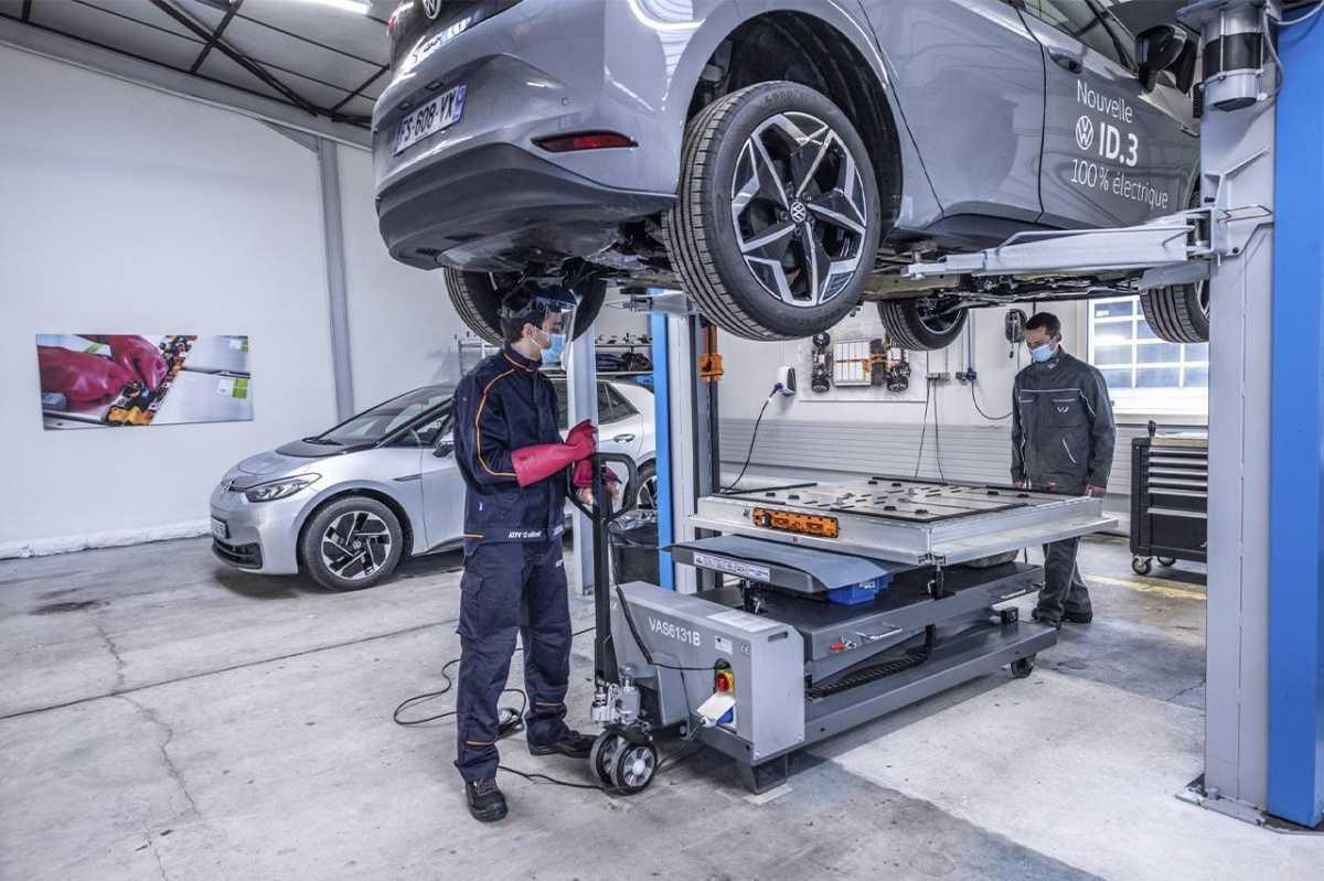 Réparation de voitures électriques : des alternatives crédibles aux constructeurs