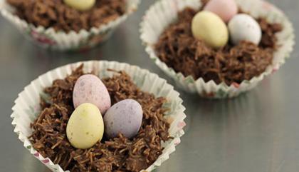 Nidi di uova con cioccolato al latte e cereali di Pinkdna.it