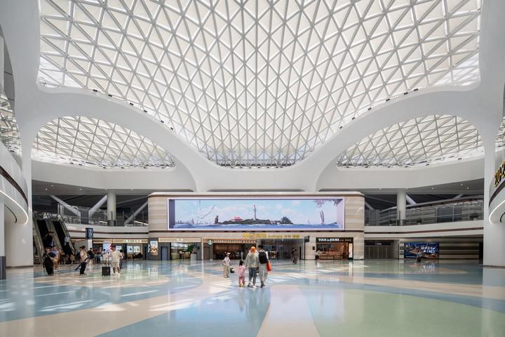 Terminal 2 de Yantai Penglai : Aéroport le plus beau du monde 2025 pour le Prix Versailles 2025 Terminal 2 de Yantai Penglai : Aéroport le plus beau du monde 2025 pour le Prix Versailles 2025