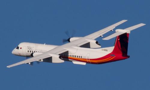 TAAG Angola Airlines reçoit le quatrième d'une commande de six avions Dash8-400