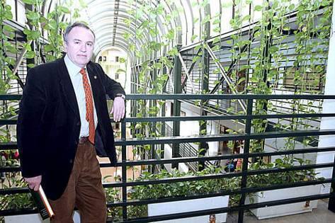 «No critiquemos al empresario que tenemos, fabriquemos más»