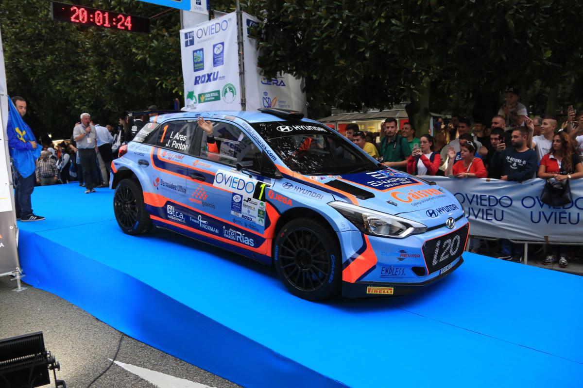 Una multitudinaria ceremonia de salida caldea la edición número 55 del Rally Una multitudinaria ceremonia de salida caldea la edición número 55 del Rally