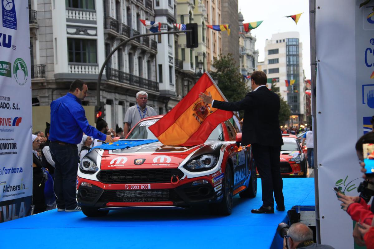 Una multitudinaria ceremonia de salida caldea la edición número 55 del Rally Una multitudinaria ceremonia de salida caldea la edición número 55 del Rally