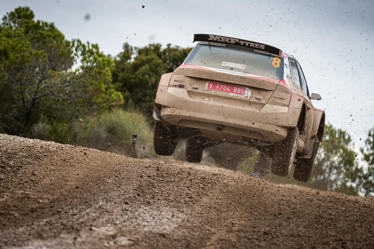 Efrén Llarena y Sara Fernández se coronan en Lorca. Primeros líderes del SuperCER. Efrén Llarena y Sara Fernández se coronan en Lorca. Primeros líderes del SuperCER.