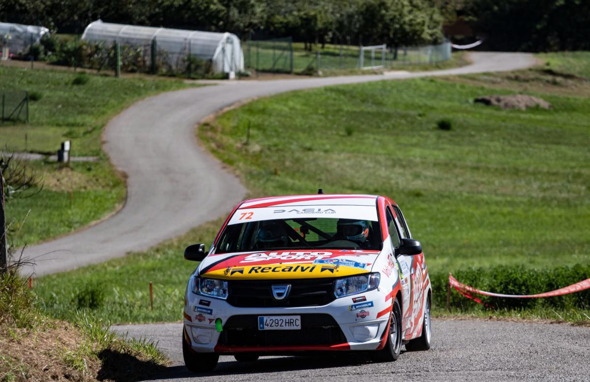Víctor Solórzano se lleva una disputada Dacia Sandero Rally Cup Víctor Solórzano se lleva una disputada Dacia Sandero Rally Cup