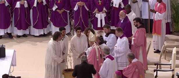 جمعية "مغاربة بصيغة الجمع" تسلم درع "أركانة الأخوة" لقداسة البابا فرانسيس