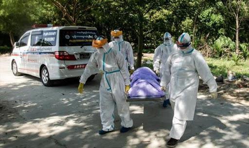  متطوعون يدفنون ضحايا كوفيد-19 وفق أحكام الشريعة الإسلامية في بورما