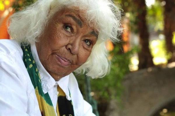 وفاة الكاتبة المصرية نوال السعداوي وفاة الكاتبة المصرية نوال السعداوي