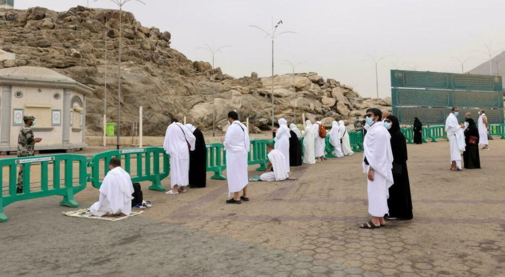 الحجاج على صعيد عرفات لتأدية الركن الأعظم من الحج الثاني في زمن كوفيد