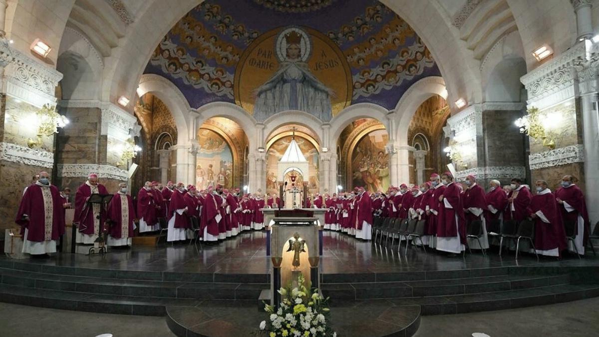 أساقفة ومصلون فرنسيون يستذكرون 216 الف ضحية اعتداءات جنسية موثقة