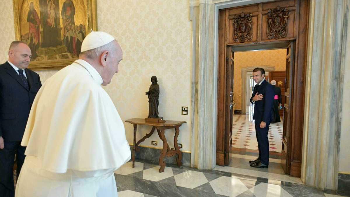 ماكرون يزور البابا للمرة الثانية خلال ولايته في بادرة تجاه الكاثوليك