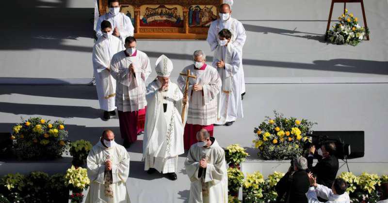 البابا يشدد على "تجديد الأخوة" في قداس حضره الآلاف في نيقوسيا