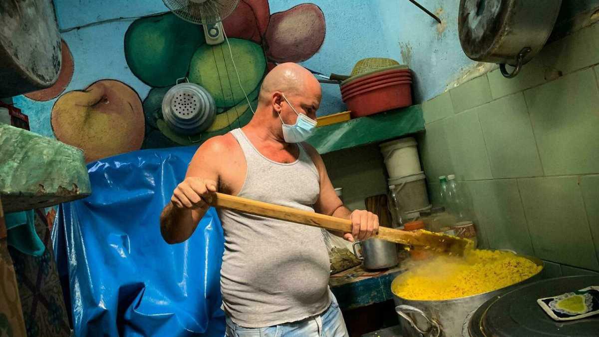 حساء يومي لفقراء في هافانا في خضم الأزمة الاقتصادية في كوبا
