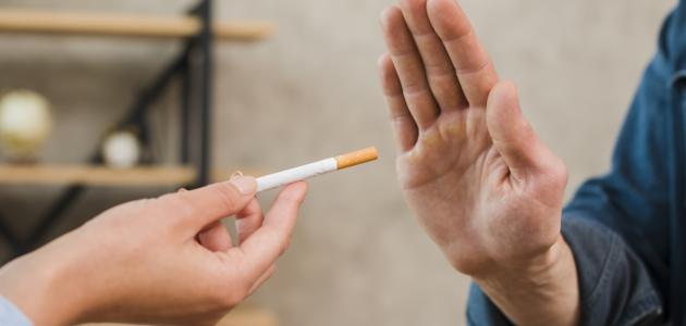 السويسريون يصوتون لصالح حظر إعلانات التبغ المتاحة للقصر