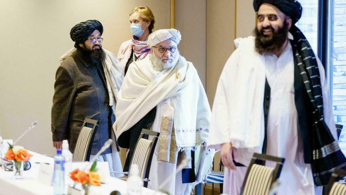 طالبان تحظر على الرجال والنساء الجلوس معا في المطاعم في هرات