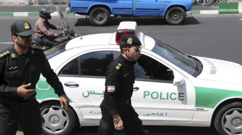 الشرطة الإيرانية تشدد الرقابة على النساء غير المحجبات