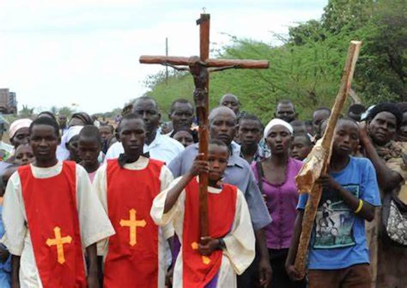 كينيا تحظر كنائس ترتبط إحداها بطائفة تجويع حتى الموت