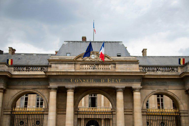 المجلس الفرنسي للديانة الإسلامية يعتبر حظر العباءة قرارا "تعسفيا"