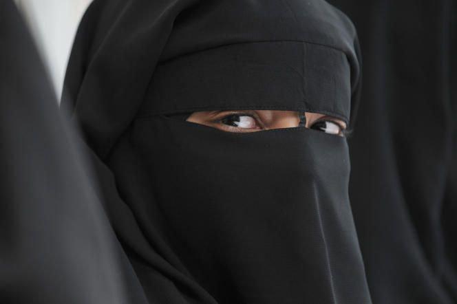 مصر تحظر ارتداء النقاب في المدارس وتمنح الحرية بشأن الحجاب