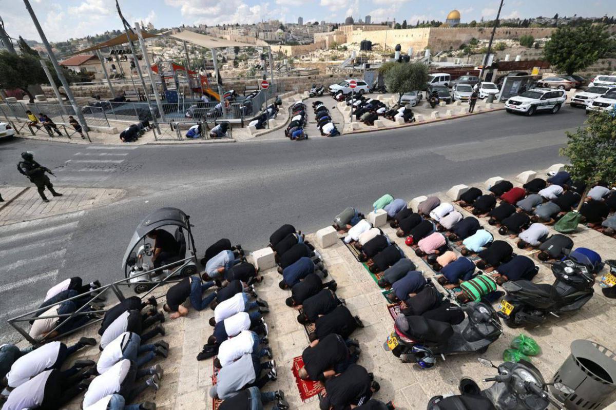 حرس الحدود الإسرائيلي يقطع الطريق المؤدي إلى المسجد الأقصى في القدس