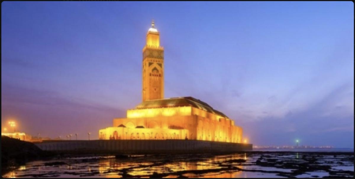 الأذان .. نداء مفعم بالروحانية يزيد المؤمن يقينا وخشوعا الأذان .. نداء مفعم بالروحانية يزيد المؤمن يقينا وخشوعا