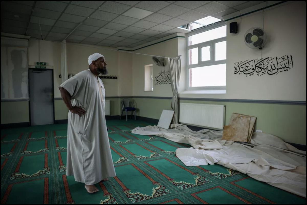  الهجمات في ساوثبورت: مسجد في قلب القلق من الهجرة في المملكة المتحدة