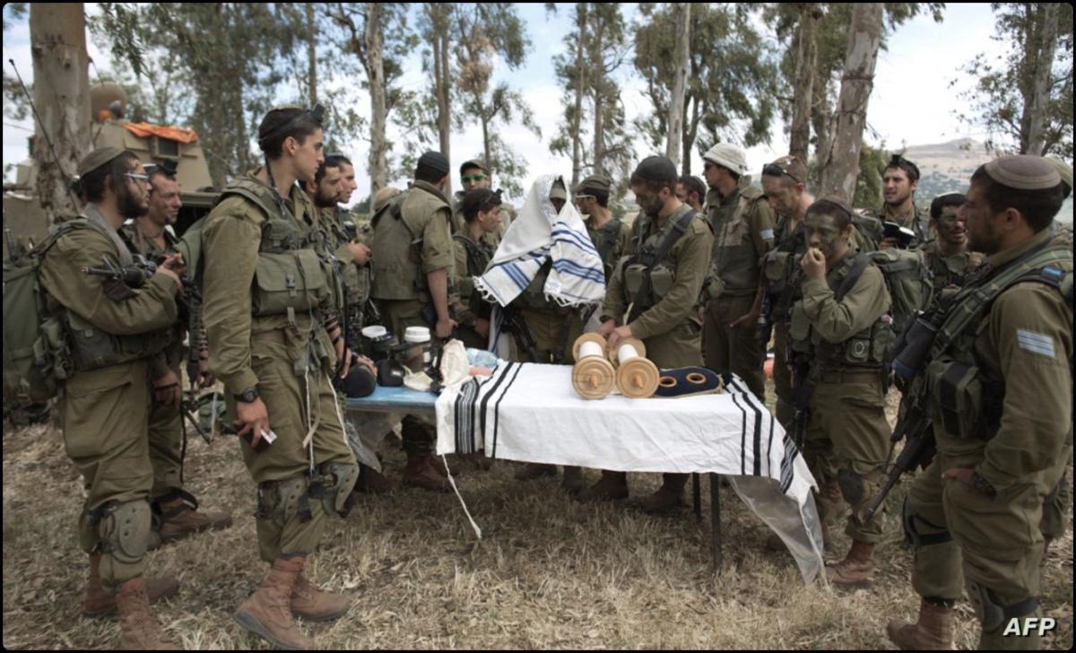 تضرّع المحاربين: صلاة الجنود الإسرائيليين قبل المعركة