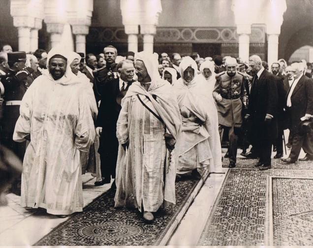 مسجد باريس الكبير: تحفة مغربية أندلسية تروي قصة قرن من الإسلام في فرنسا مسجد باريس الكبير: تحفة مغربية أندلسية تروي قصة قرن من الإسلام في فرنسا