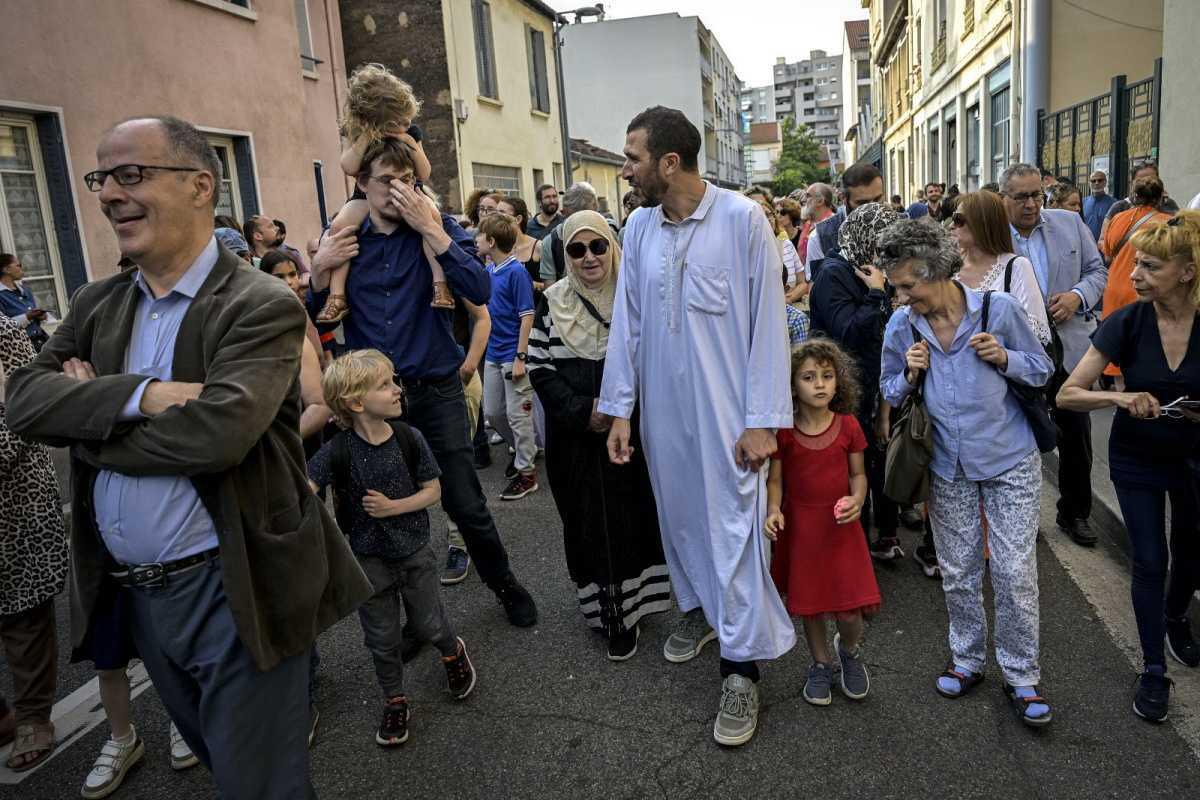 مسيرة بين الأديان في فيلوربان: المسلمون واليهود والمسيحيون يتحدون ضد الكراهية مسيرة بين الأديان في فيلوربان: المسلمون واليهود والمسيحيون يتحدون ضد الكراهية