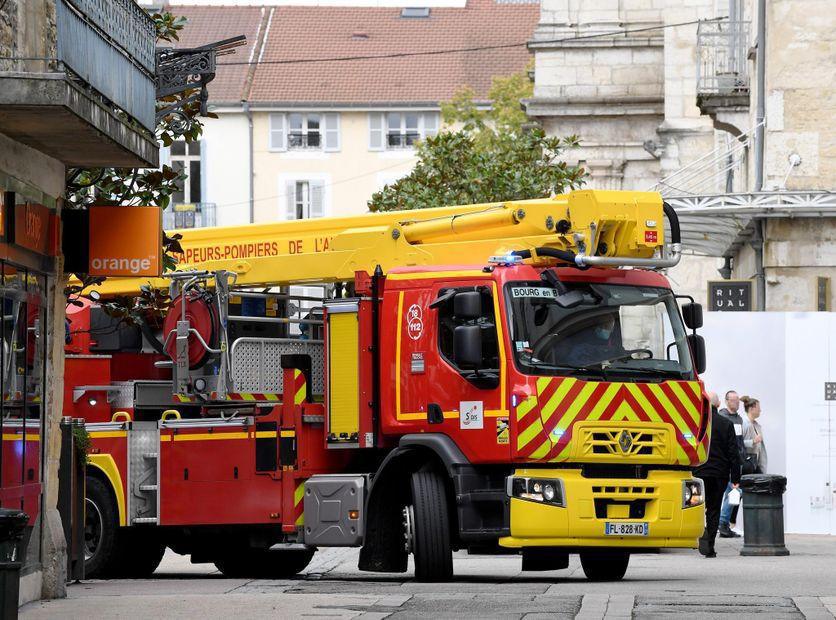 حريق يدمر جزءًا من أكبر معبد بوذي في فرنسا حريق يدمر جزءًا من أكبر معبد بوذي في فرنسا