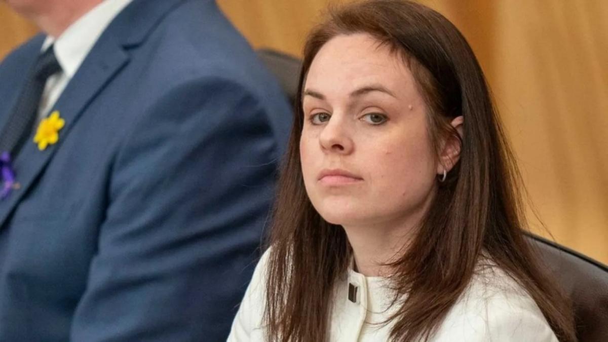 قرار كيت فوربس بالانسحاب من الحياة السياسية لتكريس الوقت لعائلتها يفاجئ الأوساط السياسية في اسكتلندا