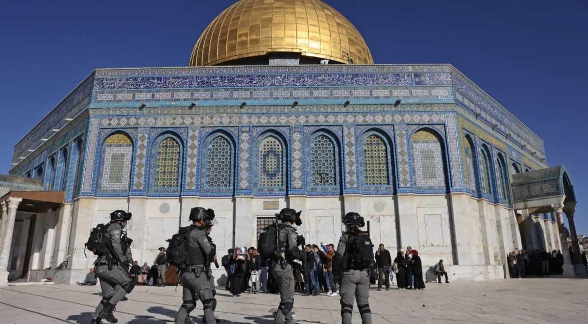 الاحتلال يمنع المفتي الأكبر للقدس من دخول الأقصى ستة أشهر بعد خطبة نصرة لغزة
