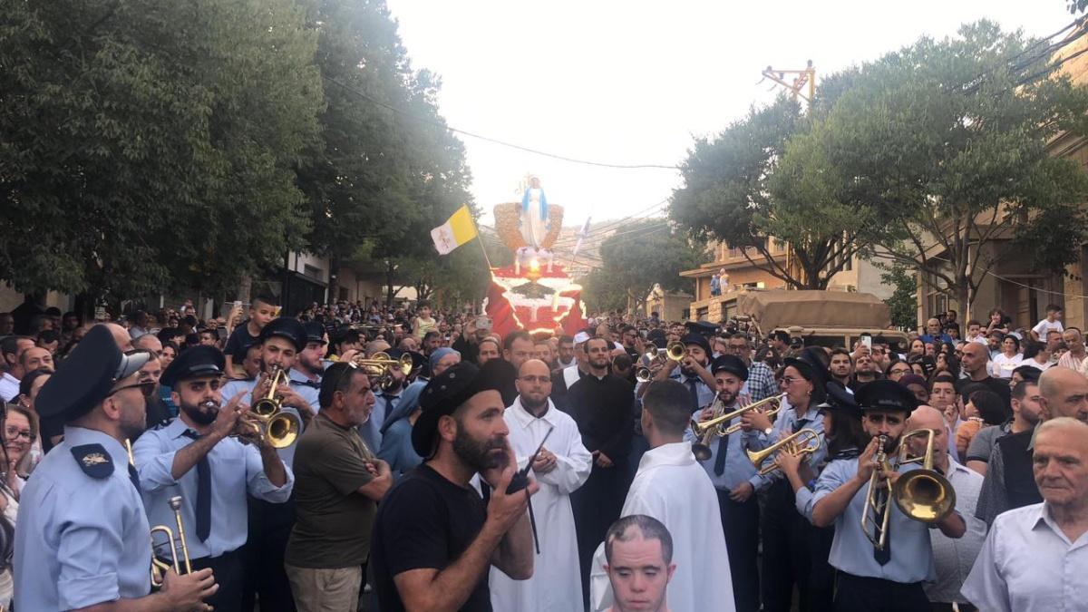  الآلاف يحتفلون بعيد انتقال السيدة العذراء في مناطق متعددة من لبنان